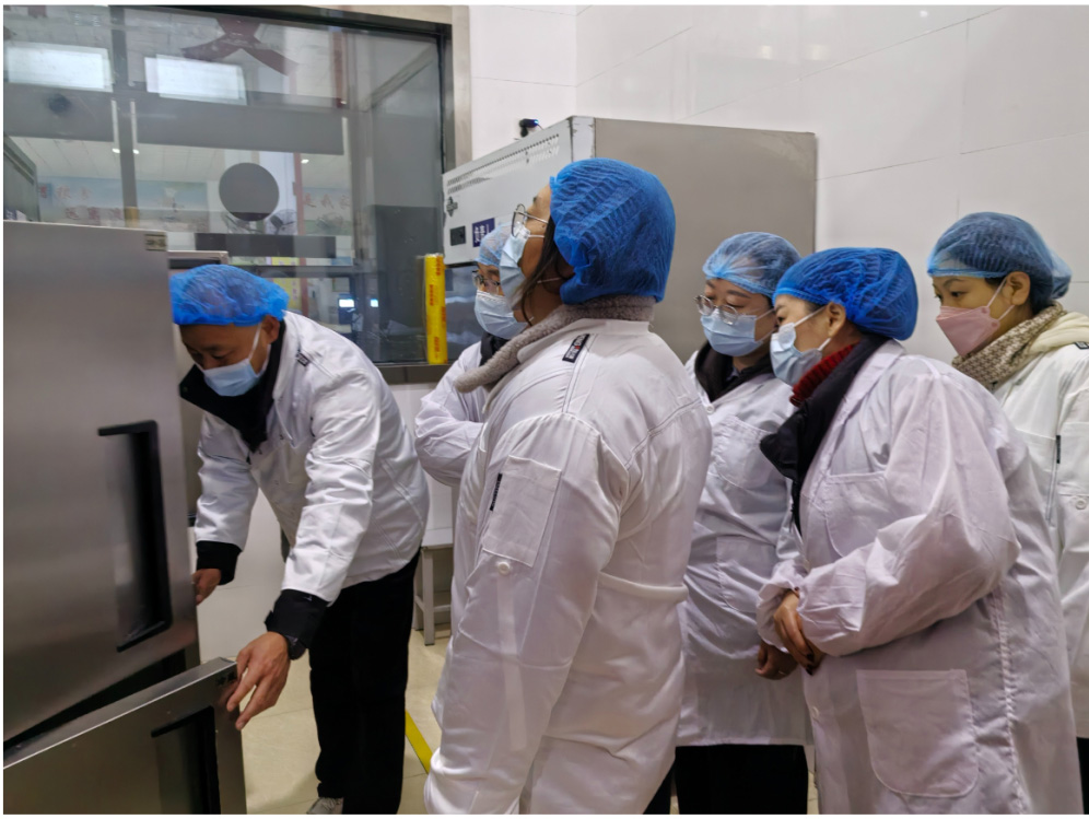 ���峿������ġ�����롱�ػ� ���ݿ�����ʵ����ѧ�ٰ�У԰ʳ�ÿ����ջ